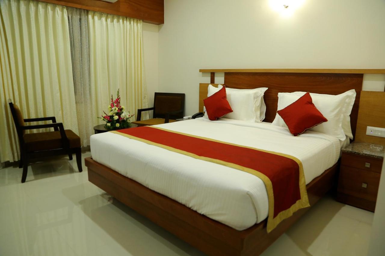 Hotel U.T.Elegance Bangalore Exterior photo